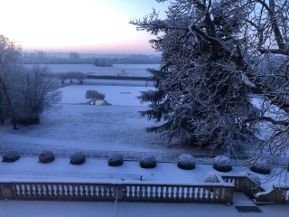 La magie de l’Hiver, s’installe en Touraine
Visiter les éternels châteaux de la Loire, tout en séjournant dans un domaine avec un cadre magnifique, un havre de paix pour vous ressourcer.
Le calme et la tranquillité à une petite heure de Paris en TGV le @domaine_des_bidaudieres
Réservation sur www.bidaudieres.com
Nos meilleurs prix sur www.bidaudieres.com